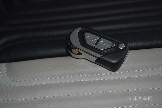 2013款1.6L時尚敞篷版