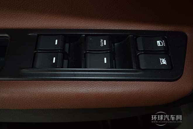 2013款 1.8T 自動兩驅豪華版