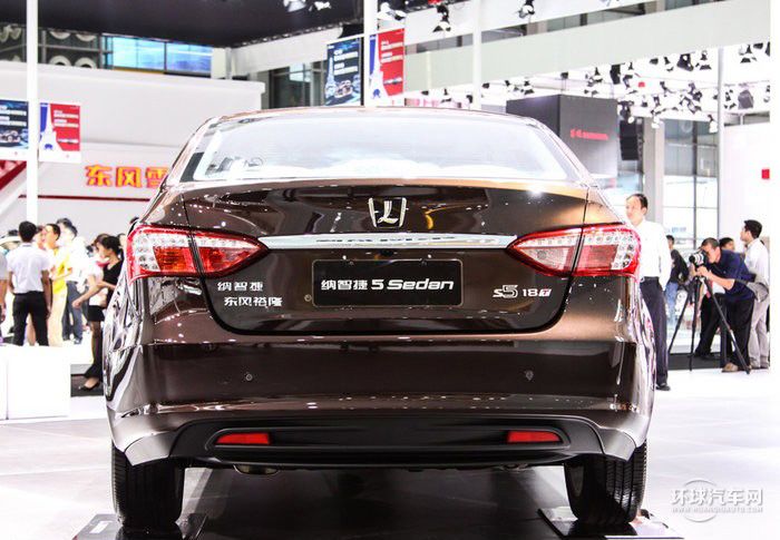 2014款 榮耀導(dǎo)航版 1.8T 手動(dòng)經(jīng)典型