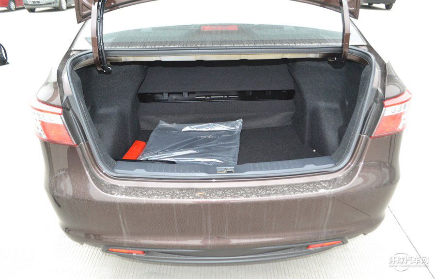 2014款 榮耀導(dǎo)航版 1.8T 手動精致型