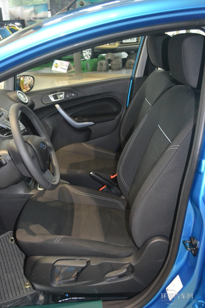 2013款 兩廂 1.5L 自動時尚型