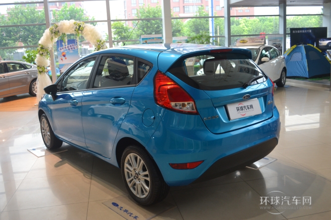 2013款 兩廂 1.5L 自動時尚型