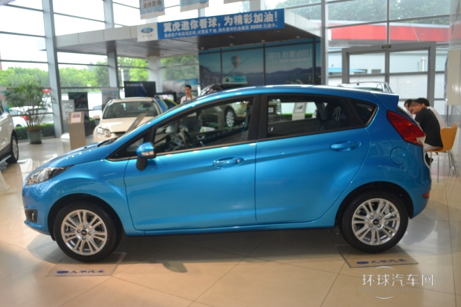 2013款 兩廂 1.5L 自動時尚型