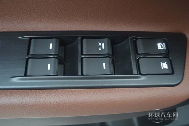 2013款 1.8T 自動四驅至尊版