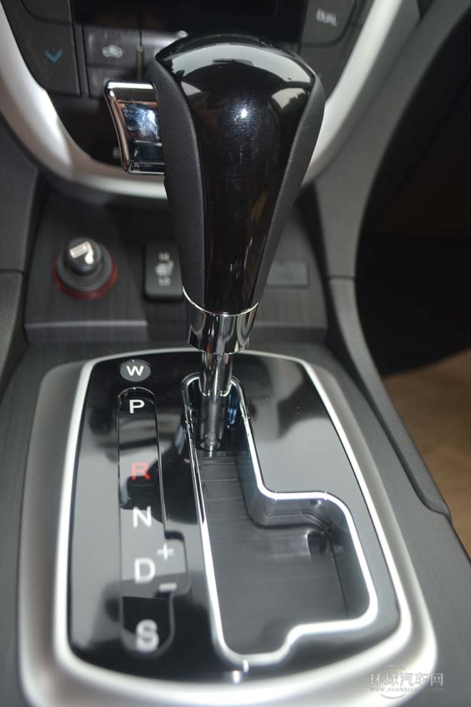 2013款 1.8T 自動(dòng)四驅(qū)至尊版