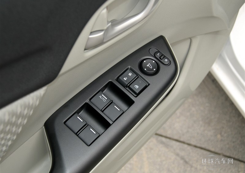 2014款 1.8L 自動(dòng)舒適版