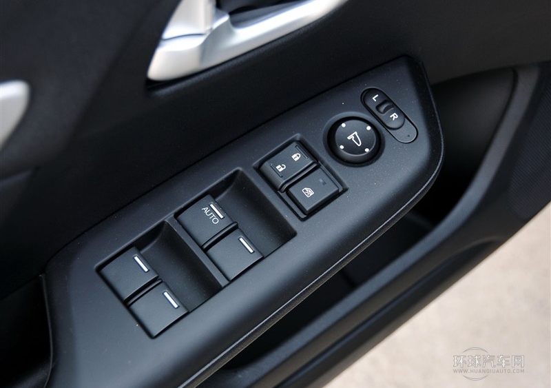 2013款 十周年紀念 1.8L 自動豪華版