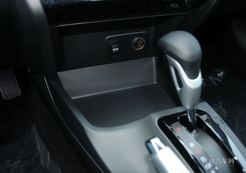 2013款 十周年紀念 1.8L 自動豪華版