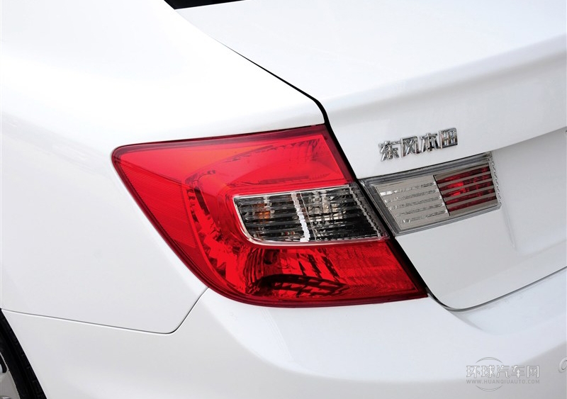 2013款 十周年紀(jì)念 1.8L 自動舒適版