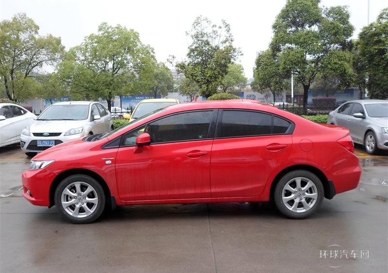 2013款 十周年紀念 1.8L 手動舒適版