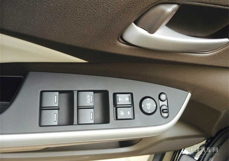 2012款 2.4L 四驅豪華版