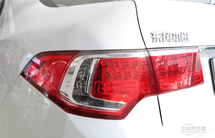 2013款 2.0L 尊貴版