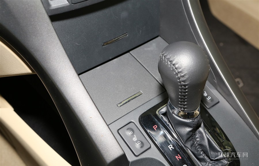 2013款 2.0L 尊貴版