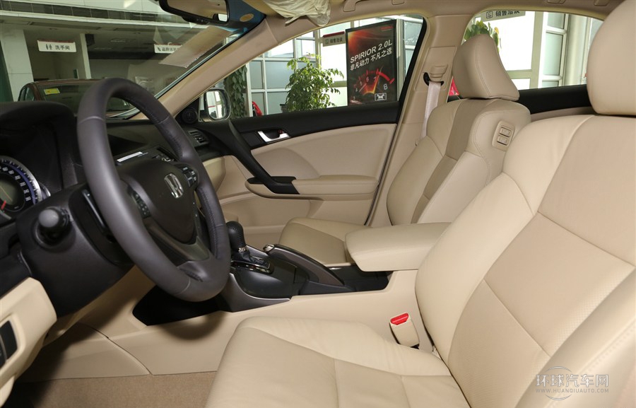 2013款 2.0L 尊貴版