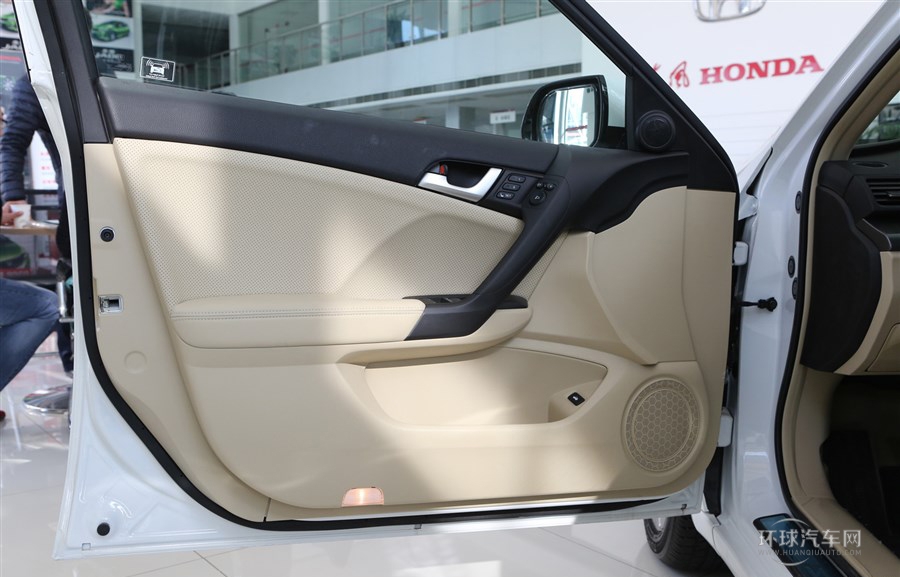 2013款 2.0L 尊貴版