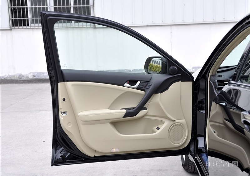 2013款 2.0L 豪華版