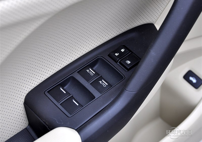 2013款 2.0L 豪華版