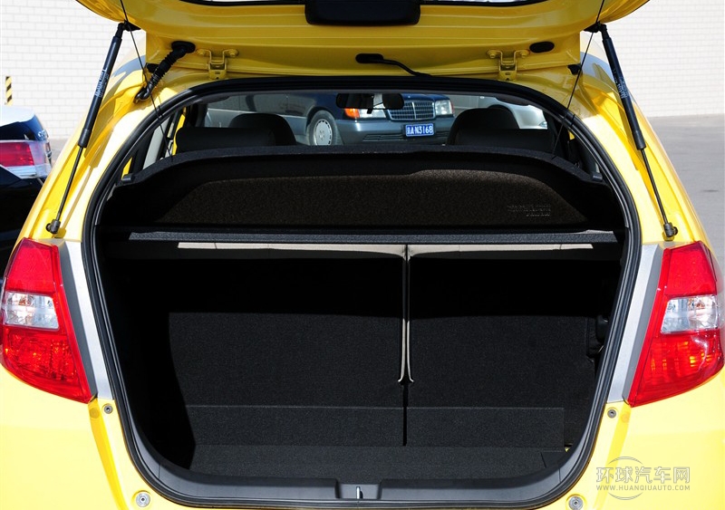 2011款 1.5L 自動豪華版