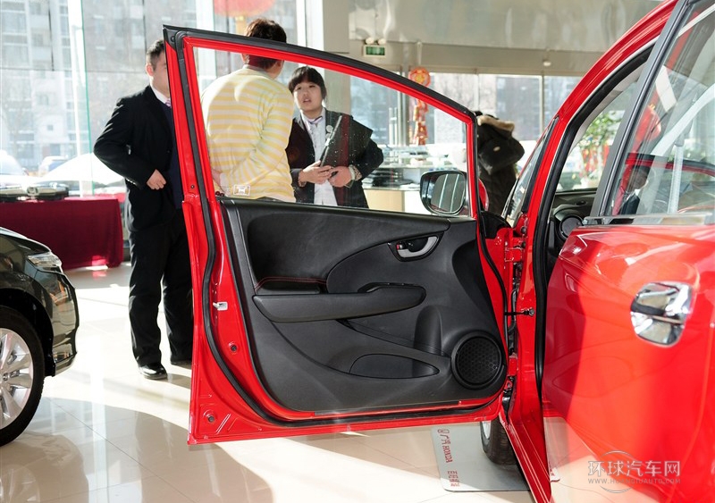 2011款 1.5L 手動(dòng)豪華版