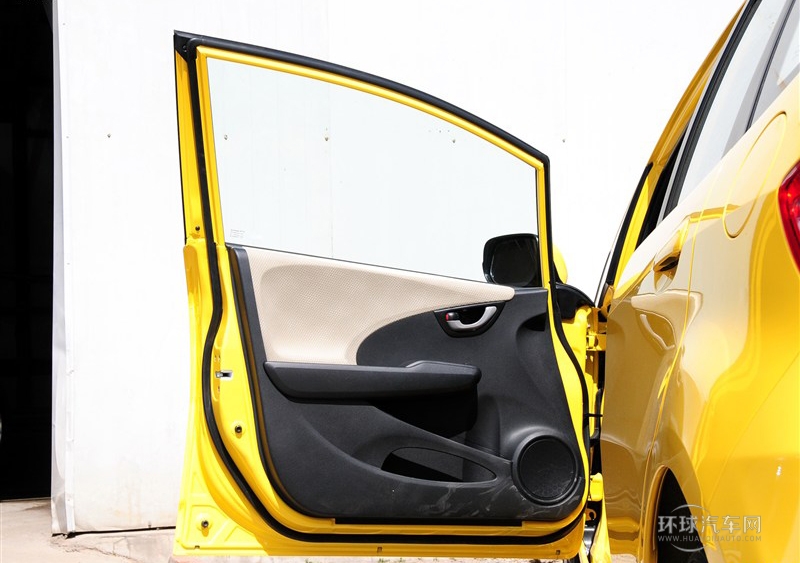 2011款 1.3L 自動(dòng)舒適版