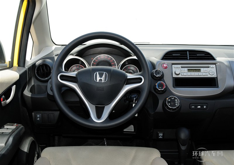 2011款 1.3L 自動(dòng)舒適版