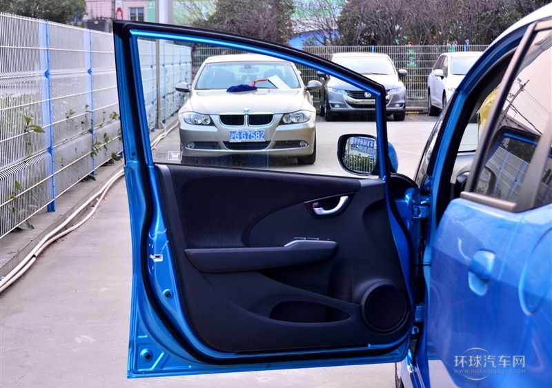 2011款 1.5L 自動全景天窗版