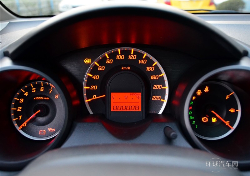 2011款 1.5L 自動(dòng)全景天窗版