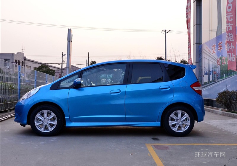 2011款 1.5L 自動全景天窗版