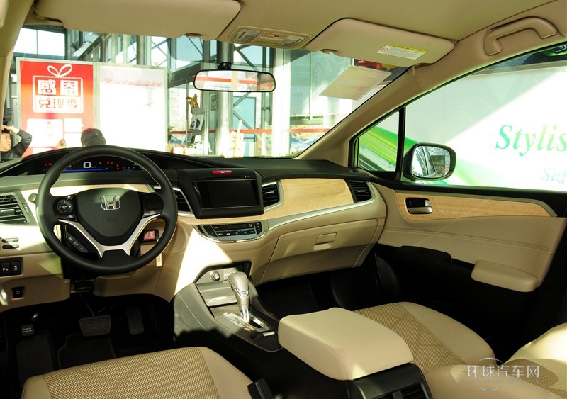 2013款 1.8L 自動舒適版 6座