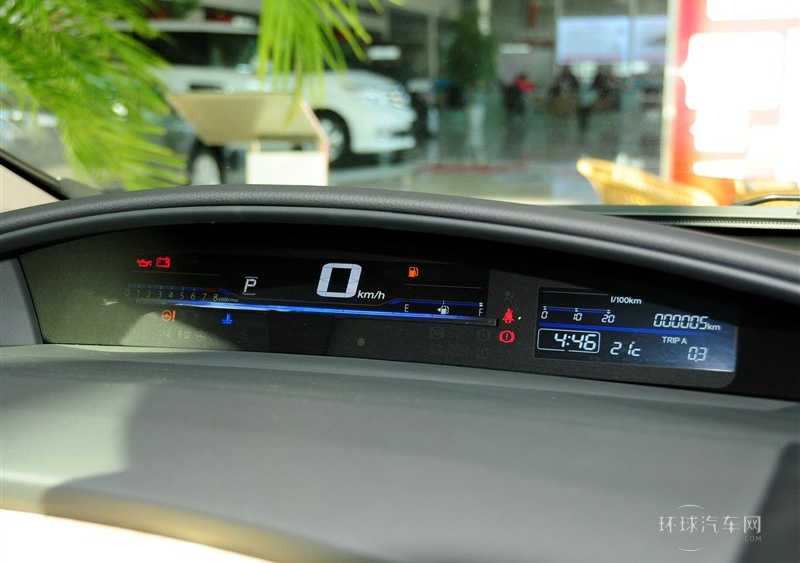 2013款 1.8L 自動舒適版 6座