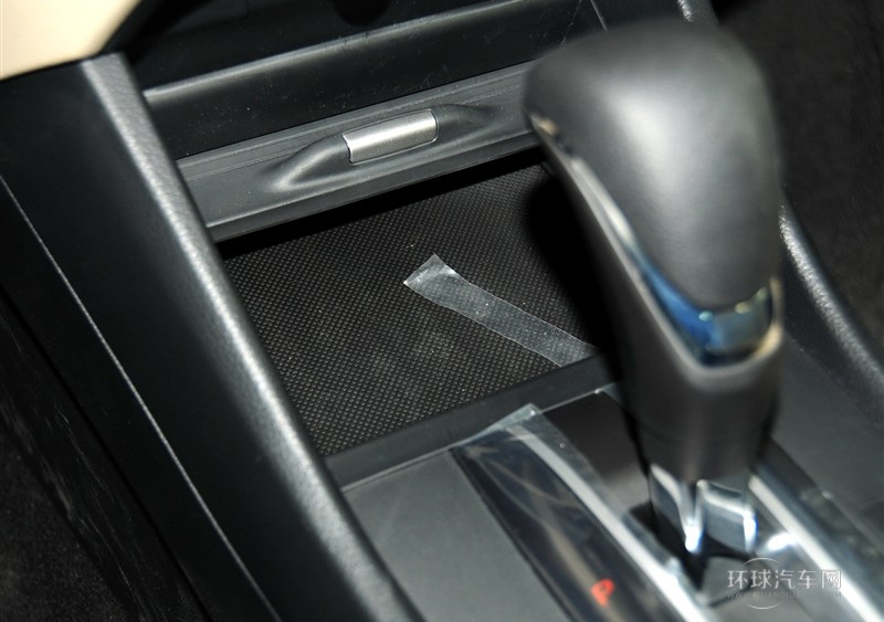 2013款 1.8L 自動舒適版 6座