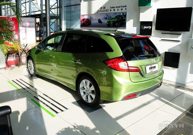 2013款 1.8L 自動舒適版 5座