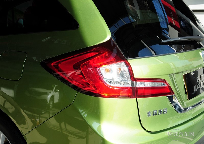 2013款 1.8L 自動舒適版 5座