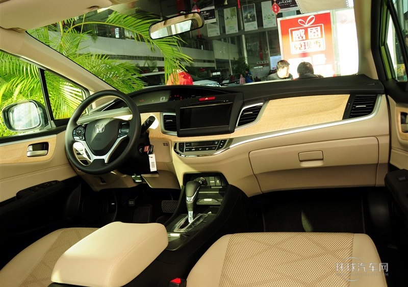 2013款 1.8L 自動舒適版 5座