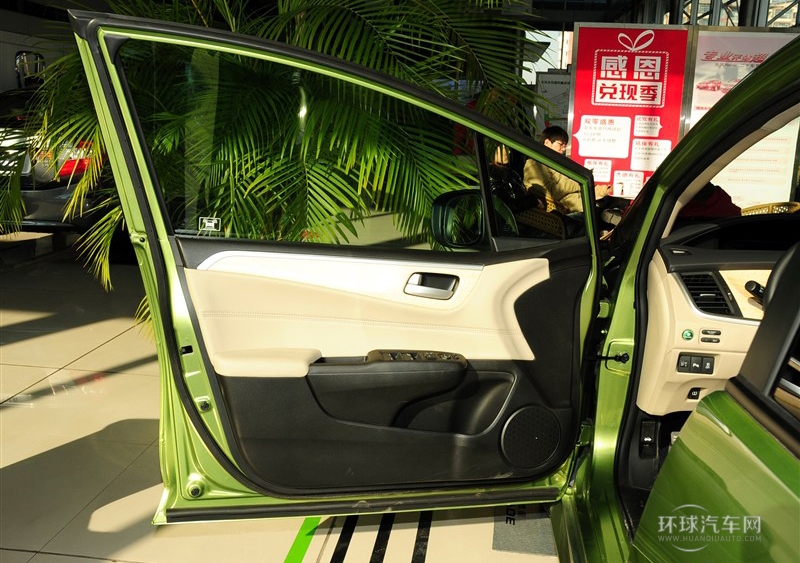 2013款 1.8L 自動舒適版 5座