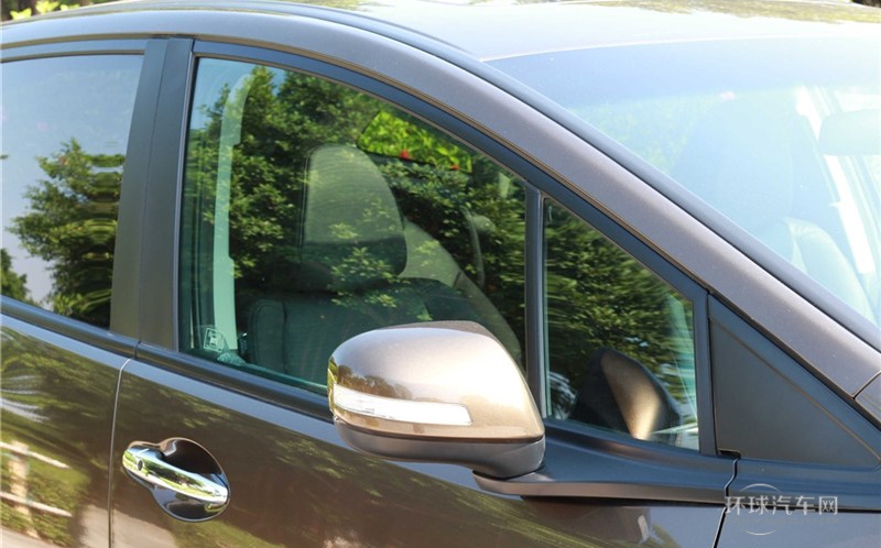 2013款 1.8L CVT豪華版 6座