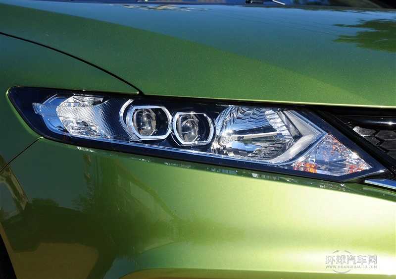 2013款 1.8L CVT豪華版 5座