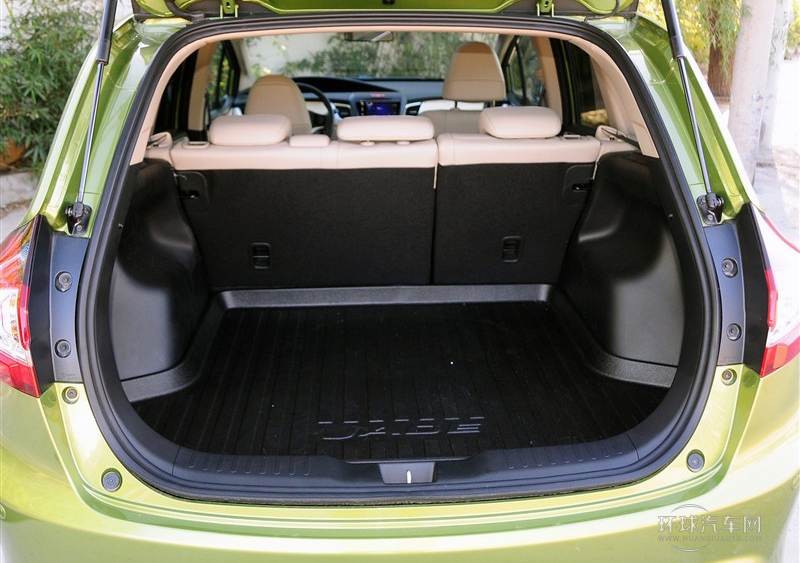 2013款 1.8L CVT豪華版 5座