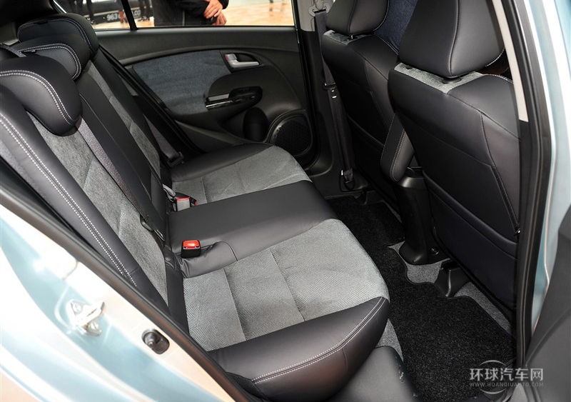 2013款 1.3L 標(biāo)準(zhǔn)型