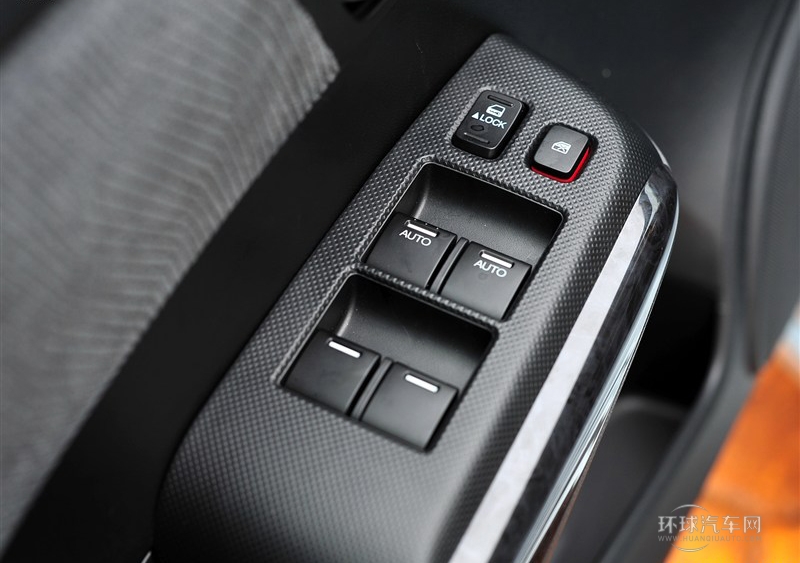 2013款 1.3L 標(biāo)準(zhǔn)型