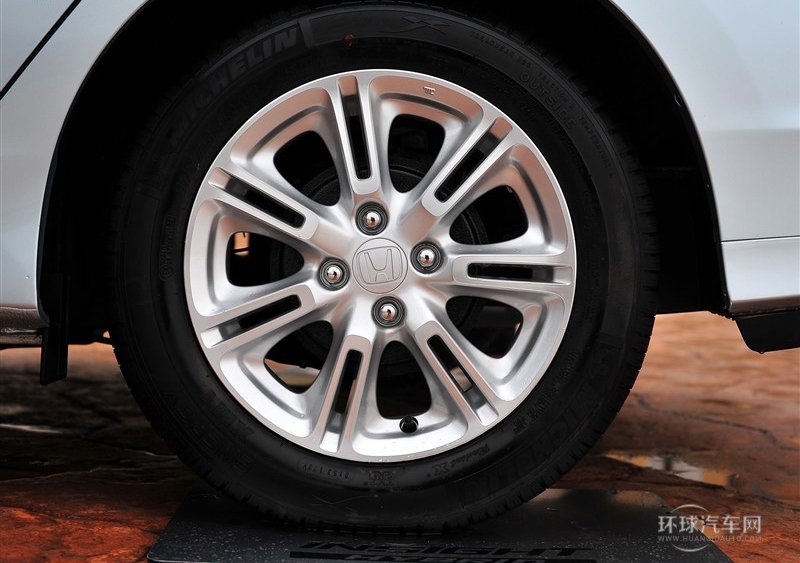 2013款 1.3L 標(biāo)準(zhǔn)型