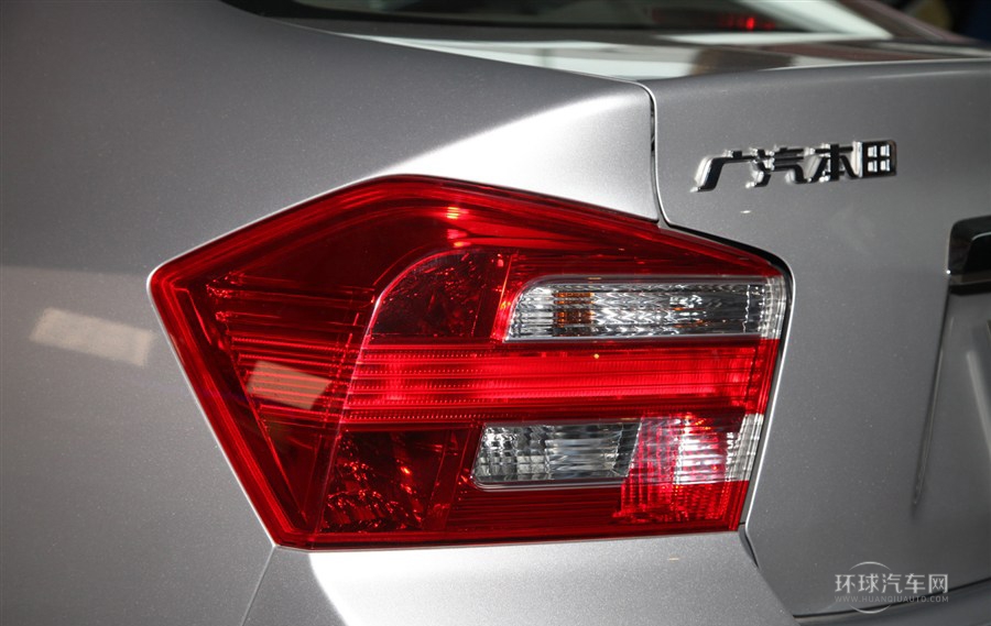 2012款 1.8L 自動舒適版