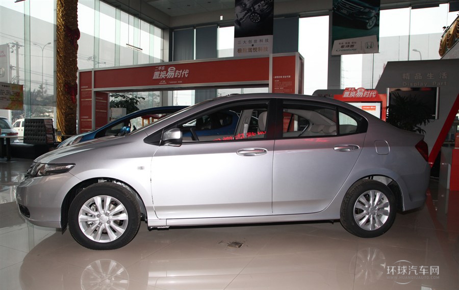 2012款 1.8L 自動舒適版