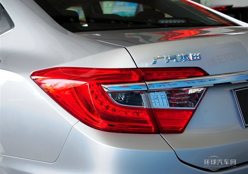 2013款 1.8L 自動豪華版