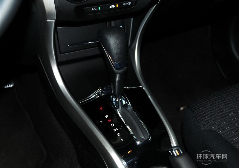 2013款 1.8L 自動(dòng)豪華版