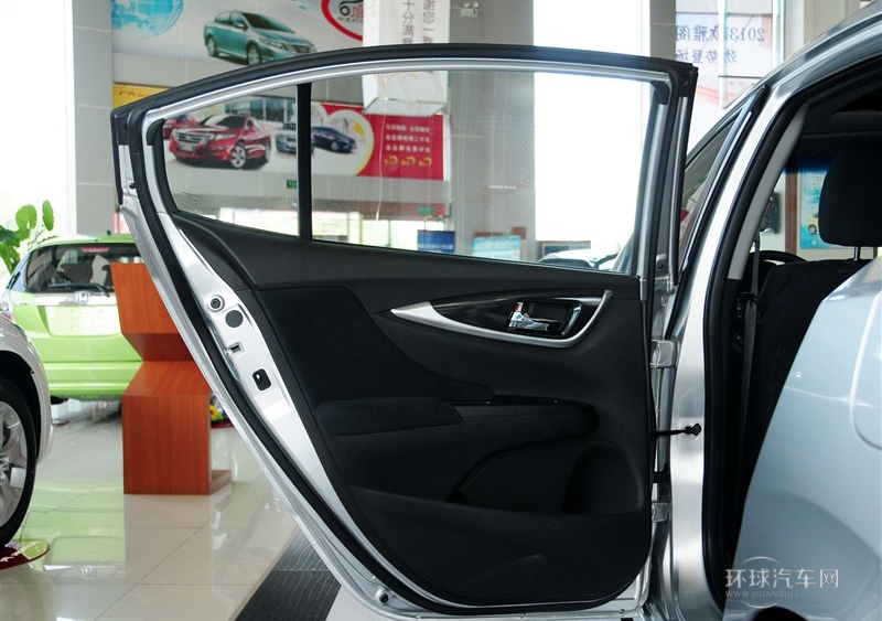 2013款 1.8L 自動豪華版