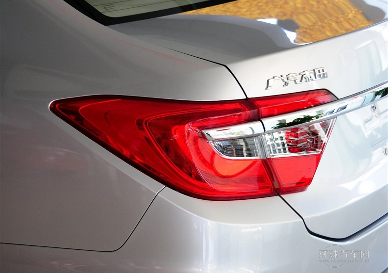 2013款 1.8L 自動(dòng)舒適版