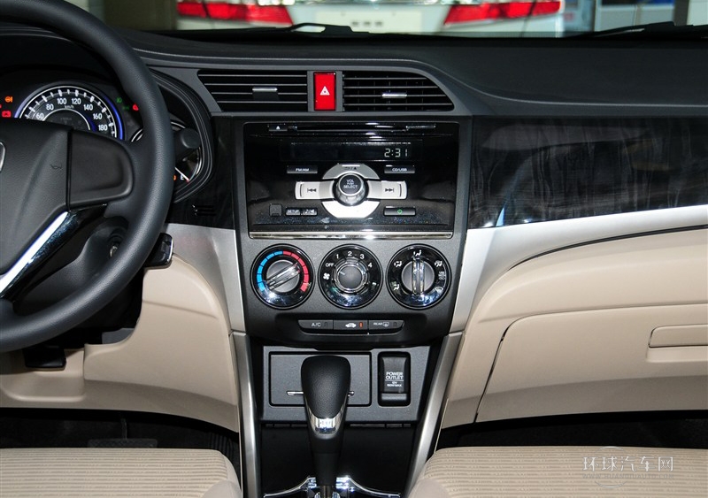 2013款 1.8L 自動(dòng)舒適版