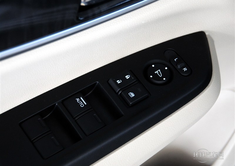 2013款 1.8L 自動舒適版