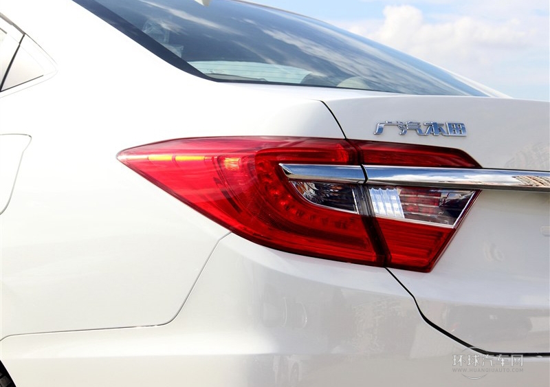 2013款 1.8L 手動(dòng)舒適版